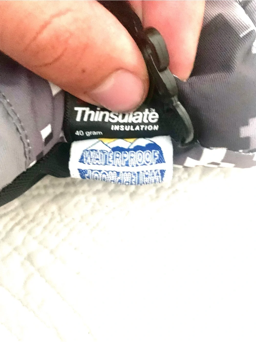 3M Thinsulate Kids Mittens in Black & Gray Digital Camo, made of polyester, L/XL